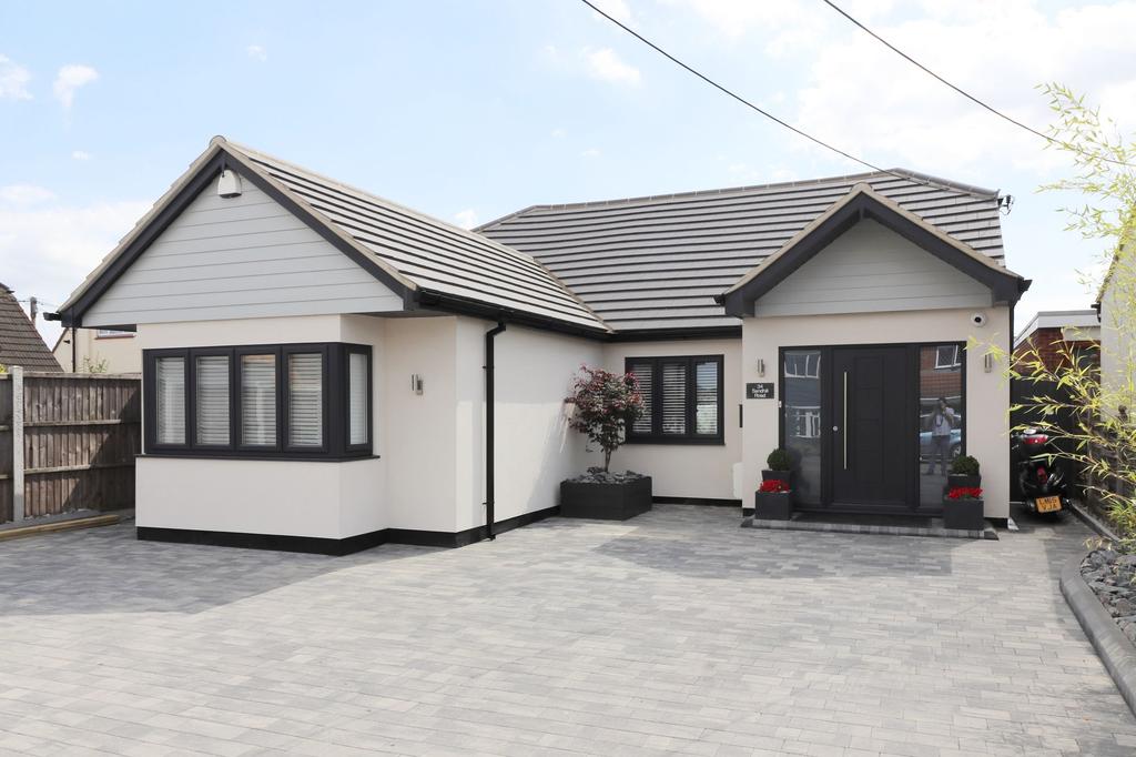 Sandhill Road, LeighOnSea, SS9 4 bed detached house £750,000