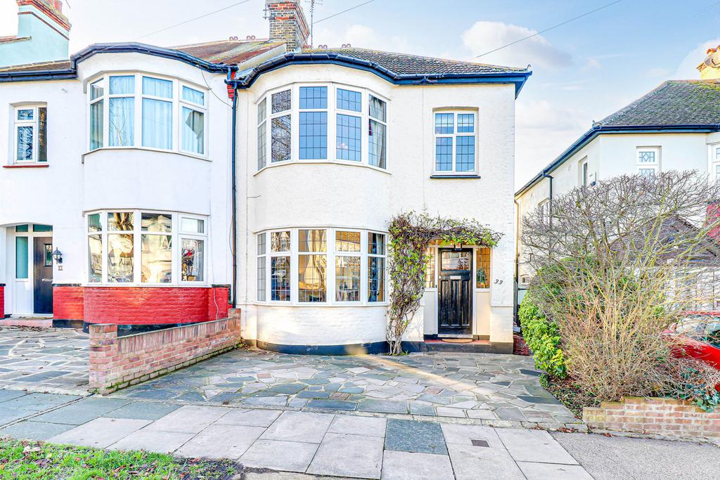 Tankerville Drive, Leighonsea, SS9 3 bed semidetached house £550,000
