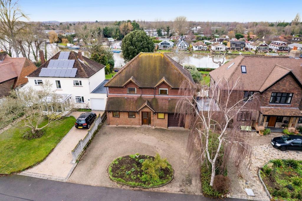 River Mount, WaltonOnThames, KT12 5 bed detached house £1,950,000
