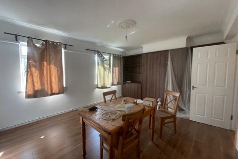 2 bedroom apartment for sale, Campbell Court, Church Lane, Kingsbury, NW9