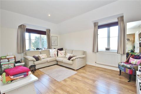 3 bedroom apartment for sale - Chantry Close, Sunbury-on-Thames, Surrey, TW16