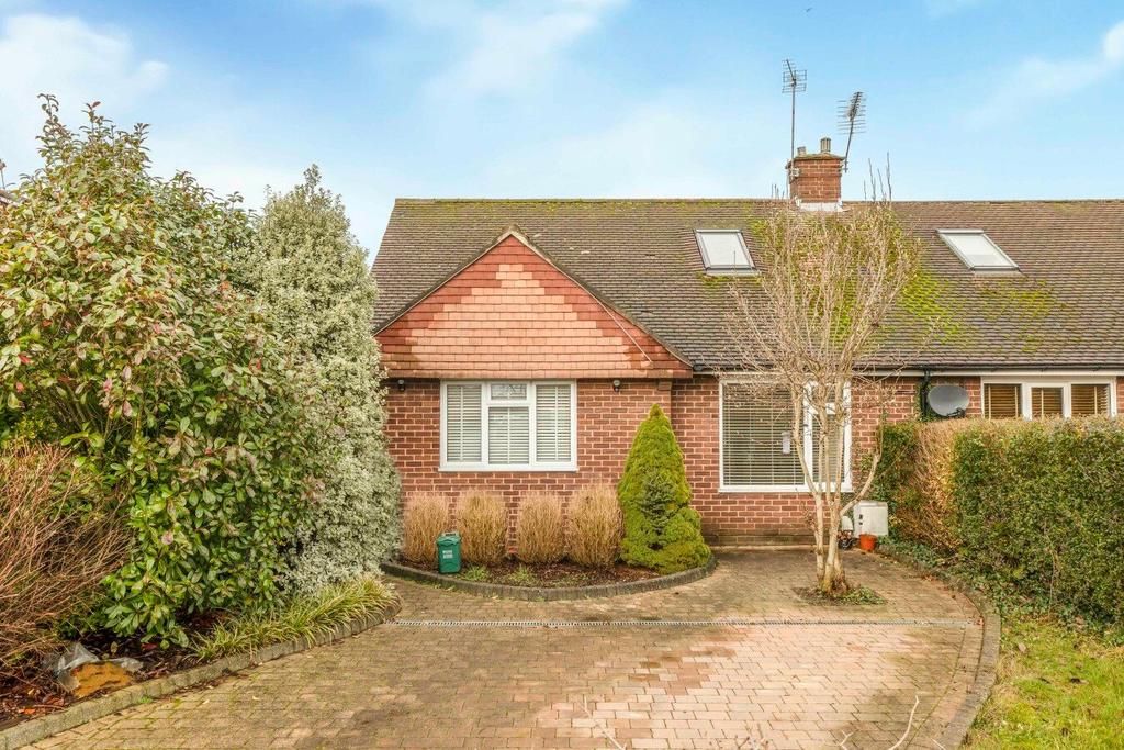 Skimpans Close, Welham Green, AL9 2 bed semidetached bungalow £590,000