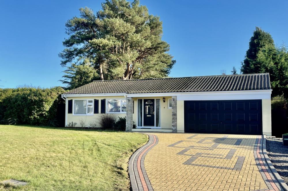 Holly Close, St Leonards, Ringwood... 3 bed bungalow £548,750