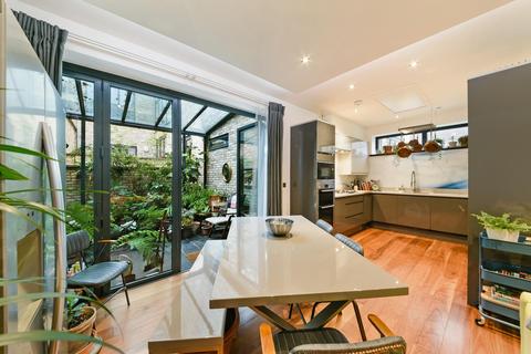 6 Duchess Drive, London, E13 8FE