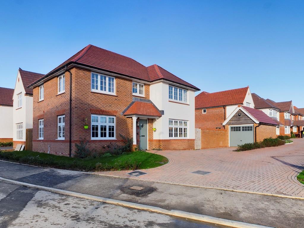 Kestrel Close, Kingsteignton 4 bed detached house £480,000