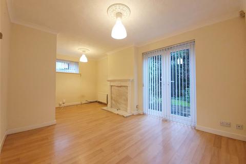 3 bedroom semi-detached house to rent, Watkins Drive, Manchester M25