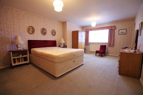 6 Hall Orchard, Bramshall, Uttoxeter, ST14 5DF