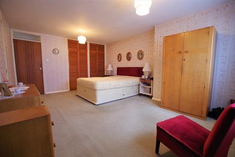 6 Hall Orchard, Bramshall, Uttoxeter, ST14 5DF