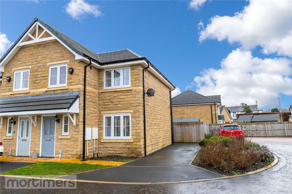 Primula Crescent, Clitheroe, BB7 3 bed semidetached house £260,000