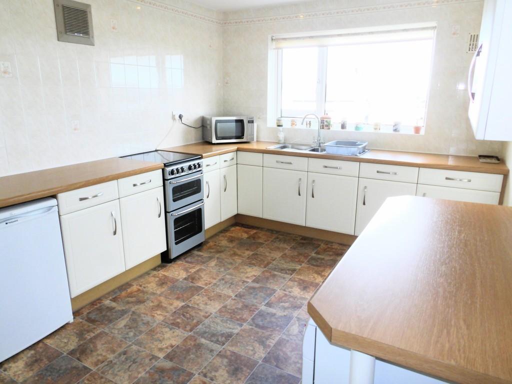Clear View, Saltash 3 bed semidetached bungalow £290,000