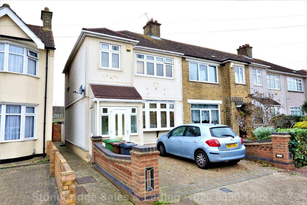 Winstead Gardens, Dagenham, RM10 3 bed terraced house £1,550 pcm (£