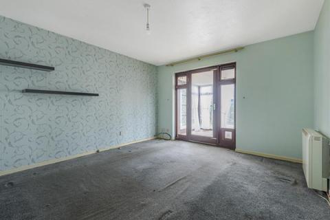 49 Heather Close, Carterton, OX18 1TF