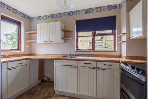 49 Heather Close, Carterton, OX18 1TF
