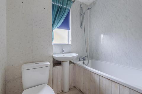 49 Heather Close, Carterton, OX18 1TF