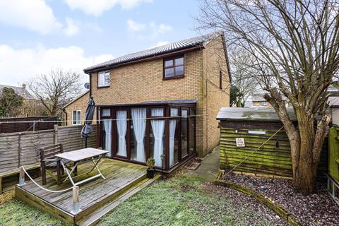 49 Heather Close, Carterton, OX18 1TF