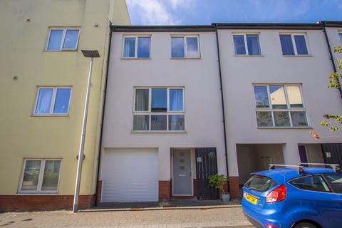 4 bedroom terraced house for sale, Gibson Way, Penarth