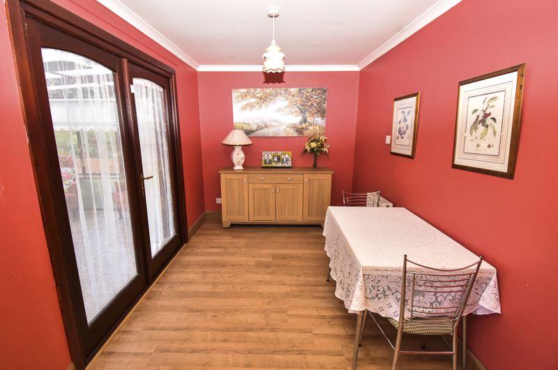 Bed 3 / Dining Room
