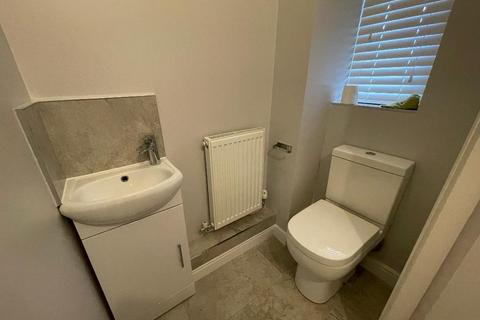 3 bedroom terraced house to rent, Poppy Close, Luton, LU3 1EX