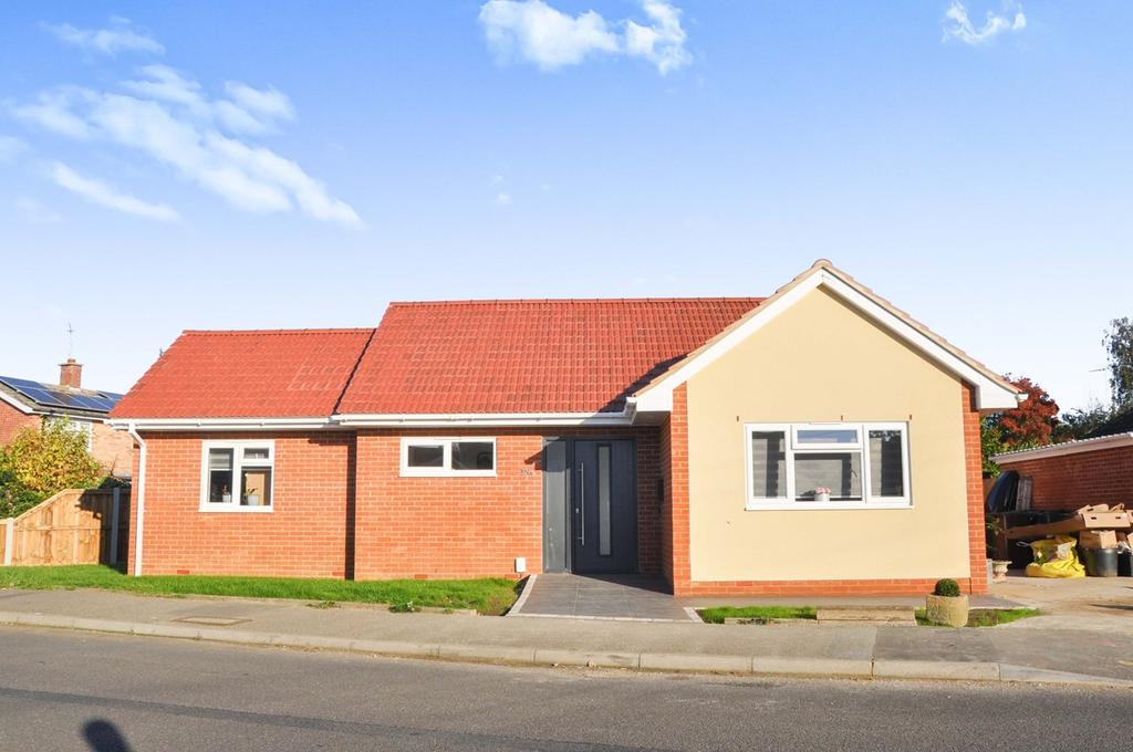 Sidmouth Road, Springfield, Chelmsford, CM1 2 bed chalet £400,000