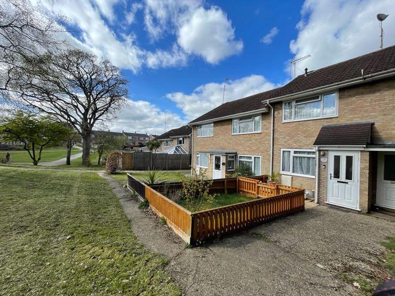 Jubilee Road, Corfe Mullen, BH21 2 bed terraced house £290,000