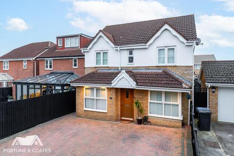 4 bedroom detached house for sale - Challinor, Harlow
