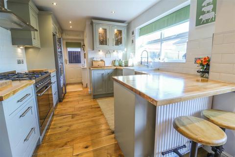 13 Challinor, Church Langley, Harlow, CM17 9XA