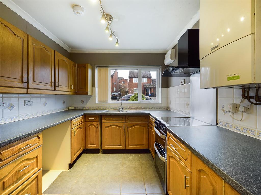 Court Road, Lydney 3 bed semidetached house £850 pcm (£196 pw)