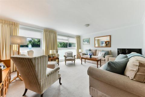 13 Hillview, London, SW20 0TA