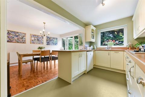 13 Hillview, London, SW20 0TA