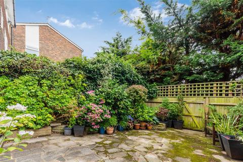 13 Hillview, London, SW20 0TA