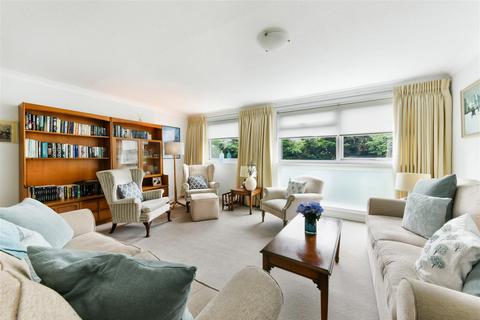 13 Hillview, London, SW20 0TA