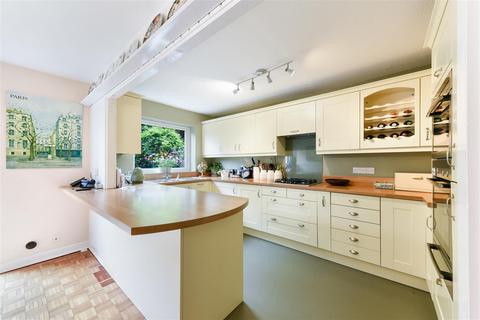 13 Hillview, London, SW20 0TA