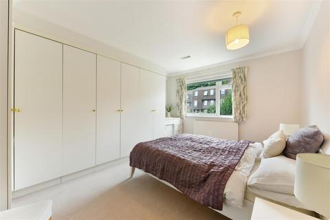13 Hillview, London, SW20 0TA