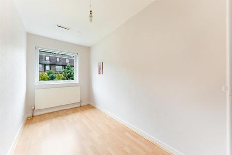 13 Hillview, London, SW20 0TA
