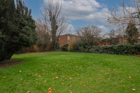 1, Oxford Court Ashley Road, Epsom, KT18 5BQ