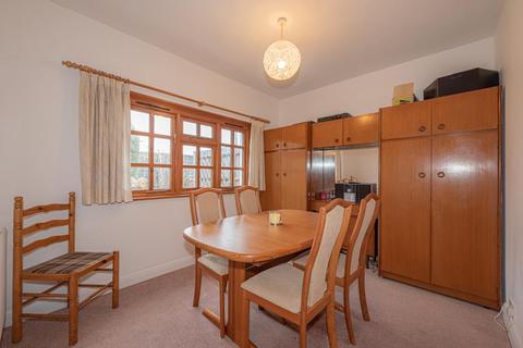 14 Chuters Grove, Epsom, KT17 4AS