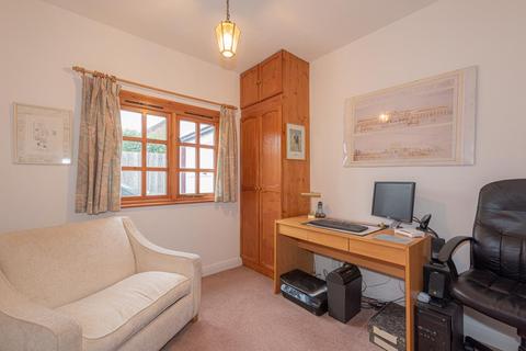 14 Chuters Grove, Epsom, KT17 4AS