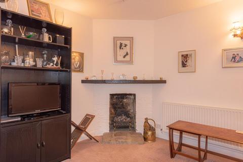 14 Chuters Grove, Epsom, KT17 4AS