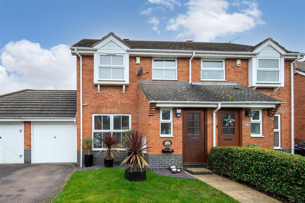 Broadacres, Bushmead, Luton 3 bed semidetached house £350,000
