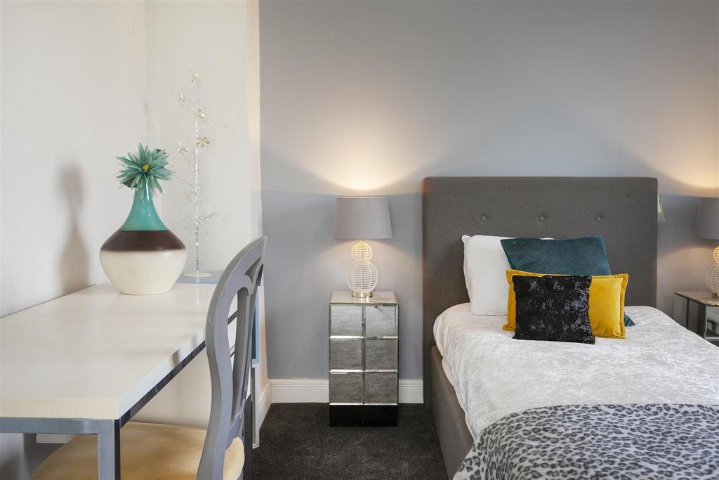 Downing Drive, Leicester 3 bed house share £650 pcm (£150 pw)