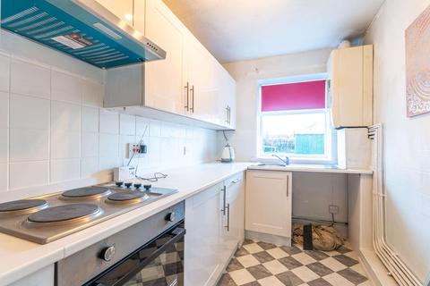 3 bedroom flat to rent - West Pilton Grove Edinburgh EH4 4EP United Kingdom
