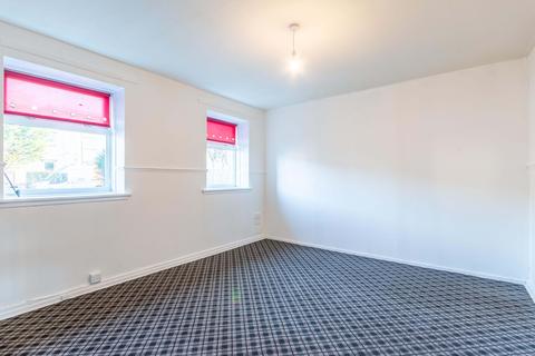 3 bedroom flat to rent - West Pilton Grove Edinburgh EH4 4EP United Kingdom