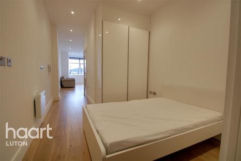 Studio to rent, The Landmark, Luton