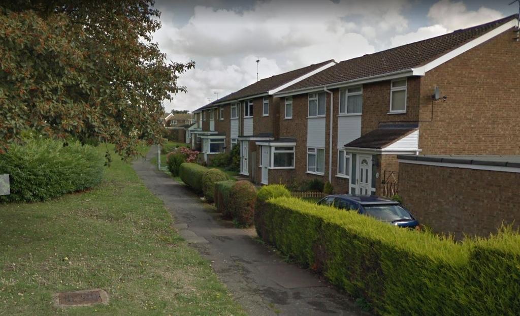 Buckingham Drive Luton LU2 9RA 3 bed semidetached house £1,200 pcm