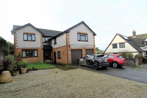 7 Aysshton Gardens, Callington, PL17 7DW