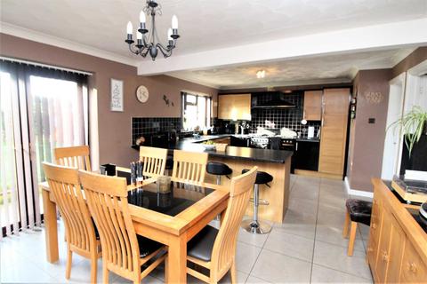 7 Aysshton Gardens, Callington, PL17 7DW