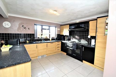 7 Aysshton Gardens, Callington, PL17 7DW