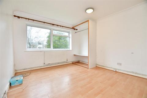 2 bedroom ground floor flat for sale - Sharrow Close, Haywards Heath, West Sussex