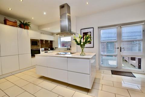 4 bedroom townhouse for sale - 4 Bedroom House for Sale on Featherstone Grove, Newcastle Great Park