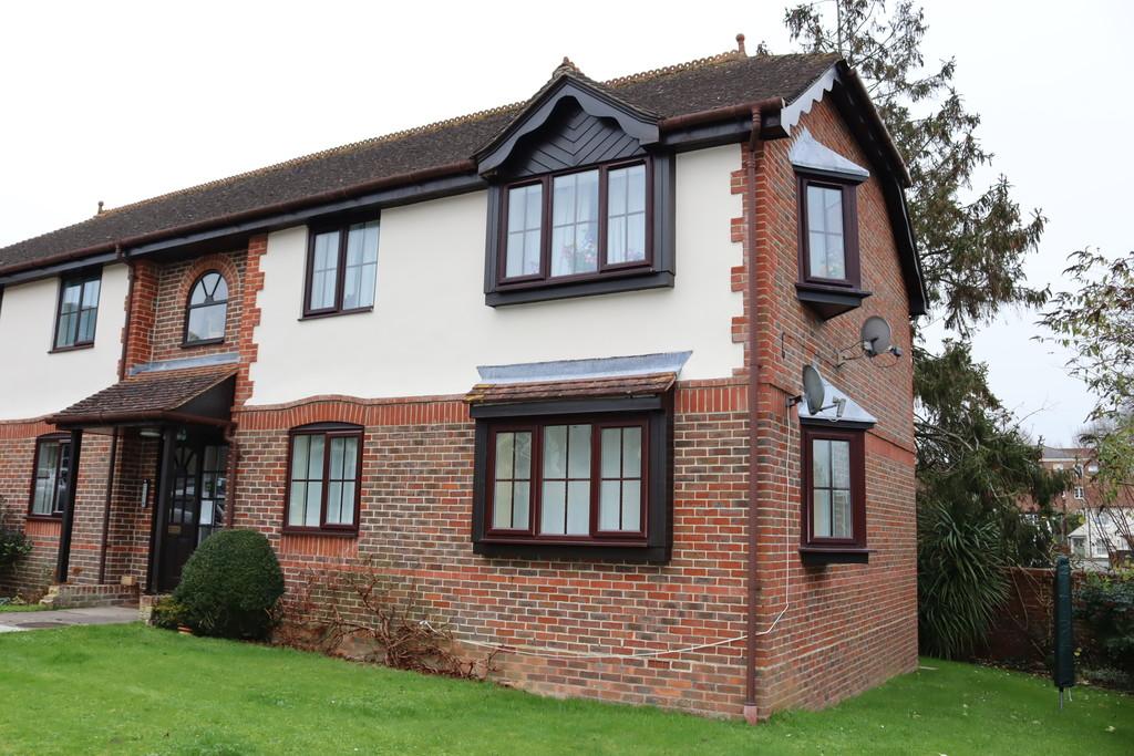 Lakers Meadow, Billingshurst 1 bed ground floor flat £170,000